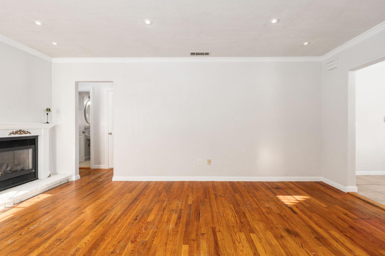 4012 E Clinton Ave, Fresno, CA 93703