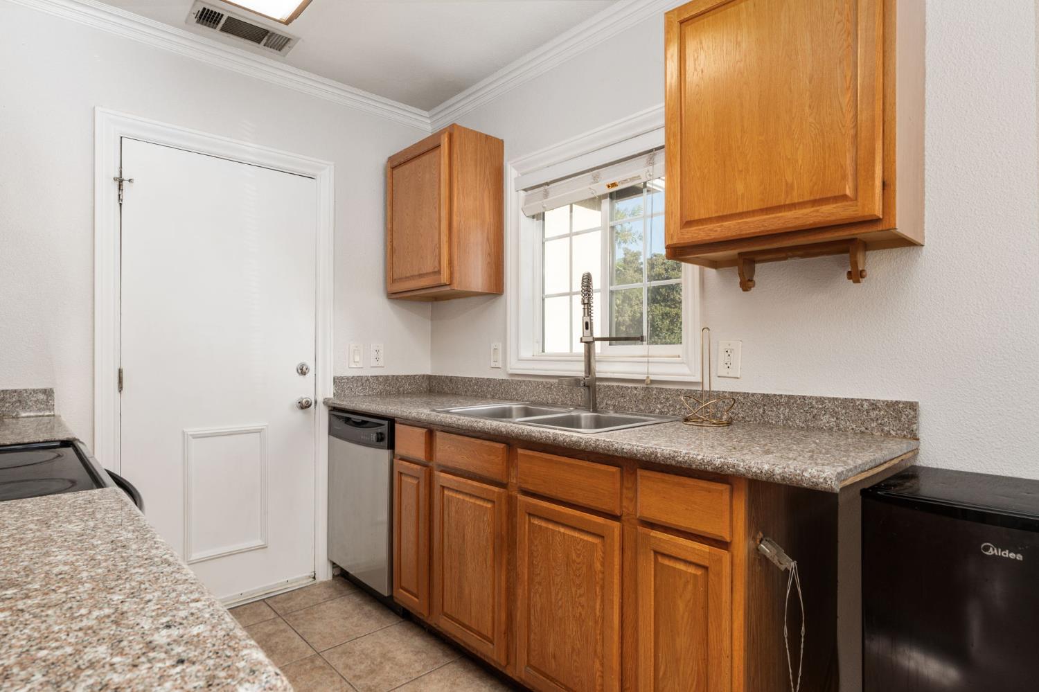 4012 E Clinton Ave, Fresno, CA 93703