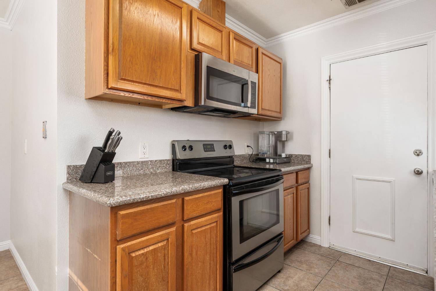 4012 E Clinton Ave, Fresno, CA 93703