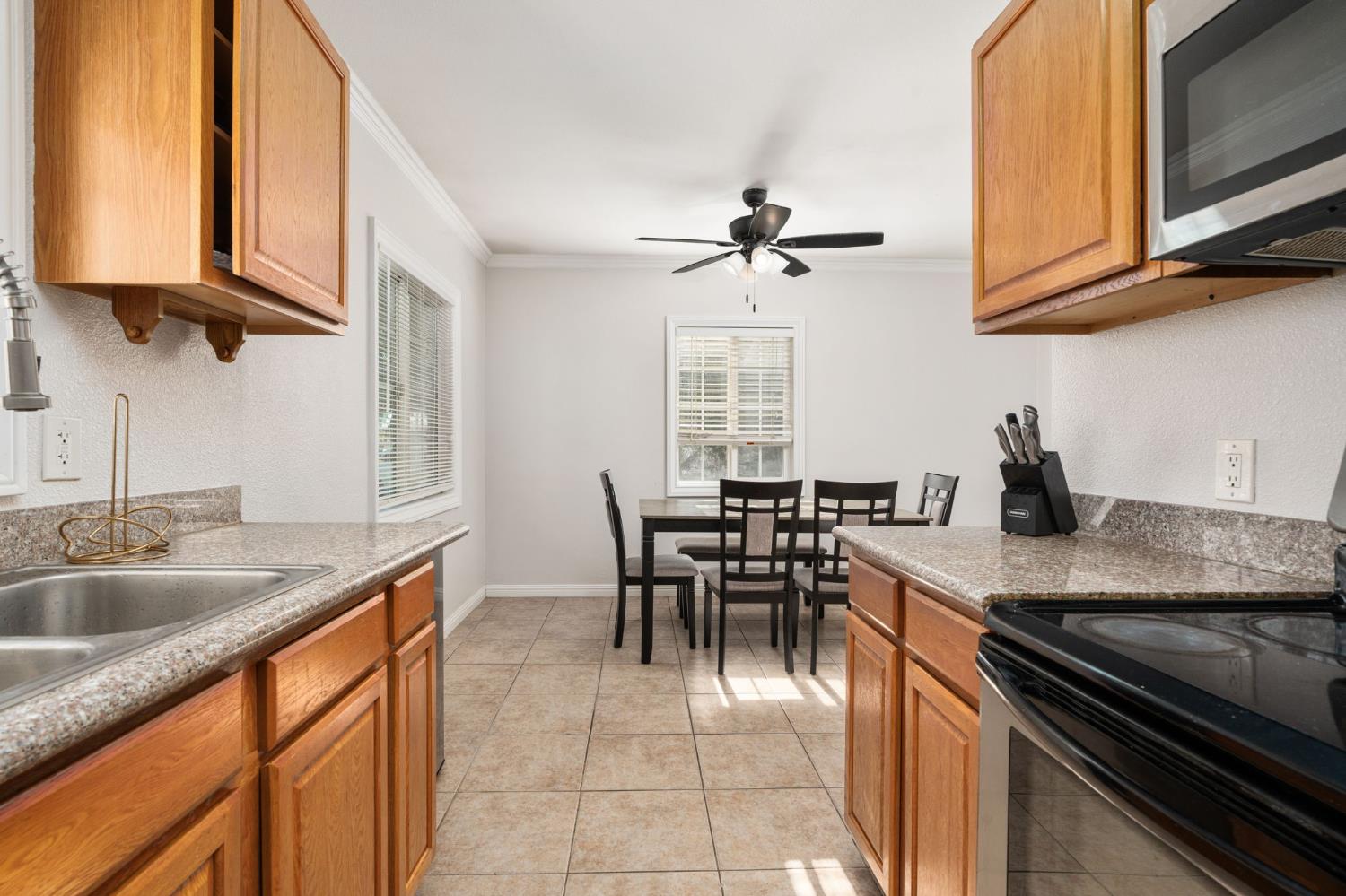 4012 E Clinton Ave, Fresno, CA 93703