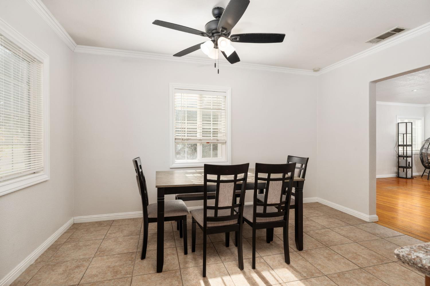 4012 E Clinton Ave, Fresno, CA 93703
