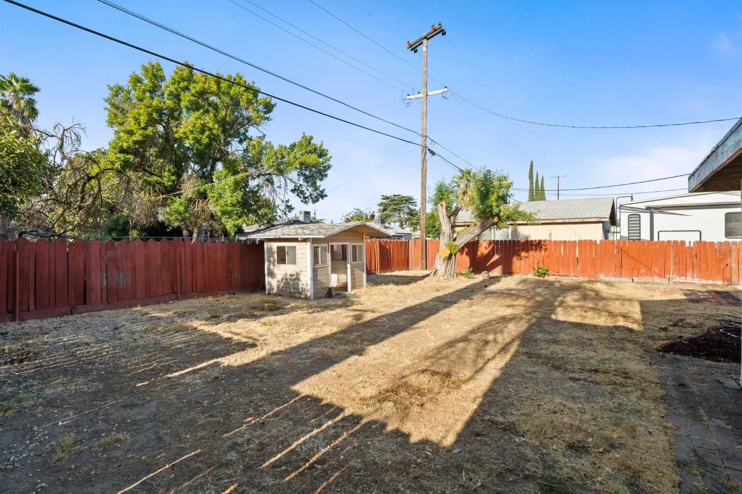 4012 E Clinton Ave, Fresno, CA 93703