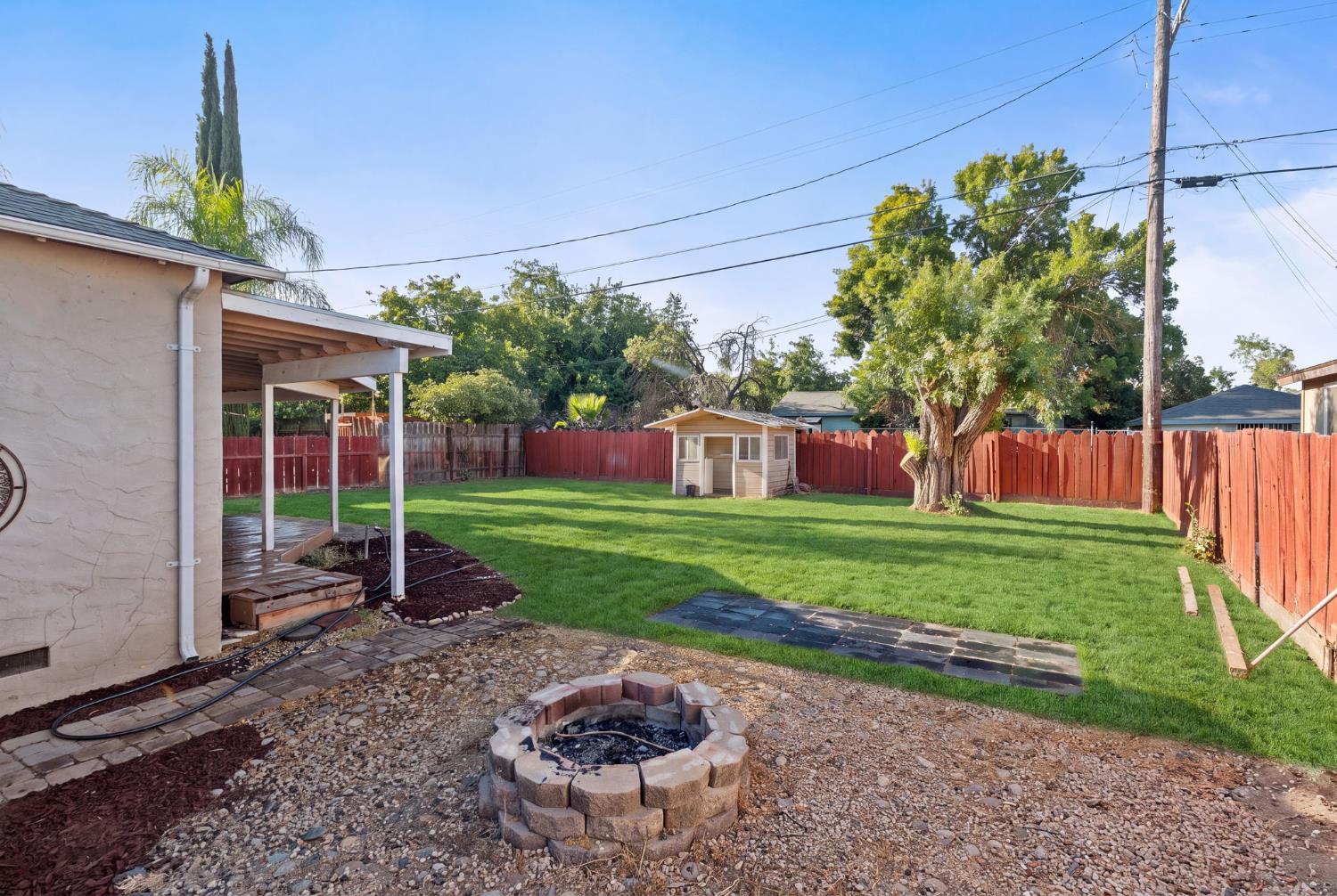 4012 E Clinton Ave, Fresno, CA 93703