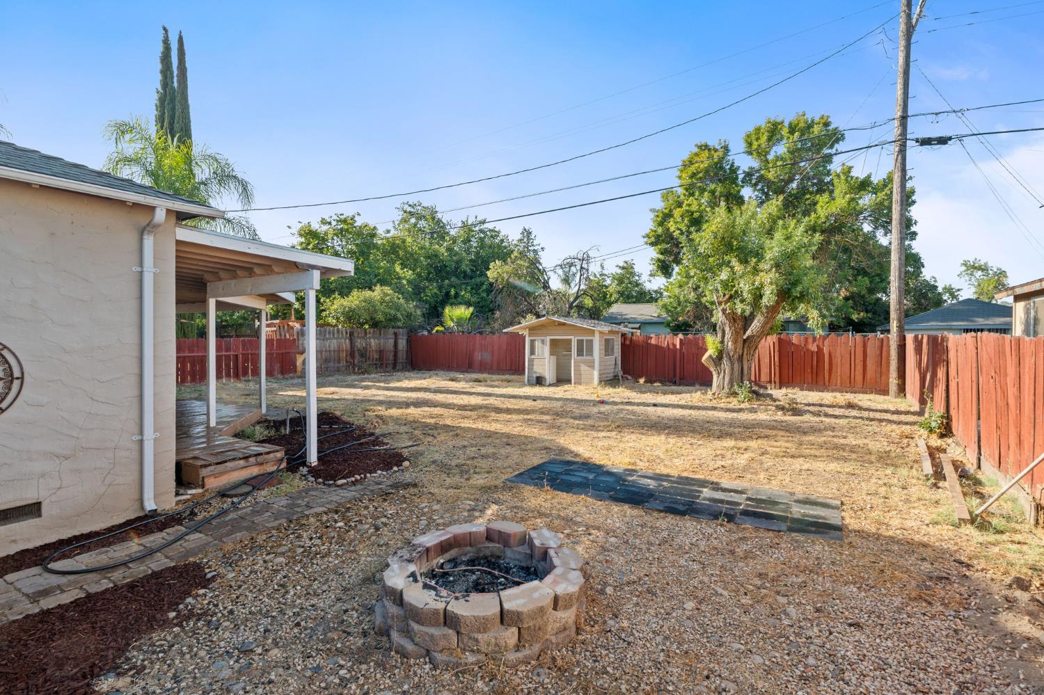 4012 E Clinton Ave, Fresno, CA 93703
