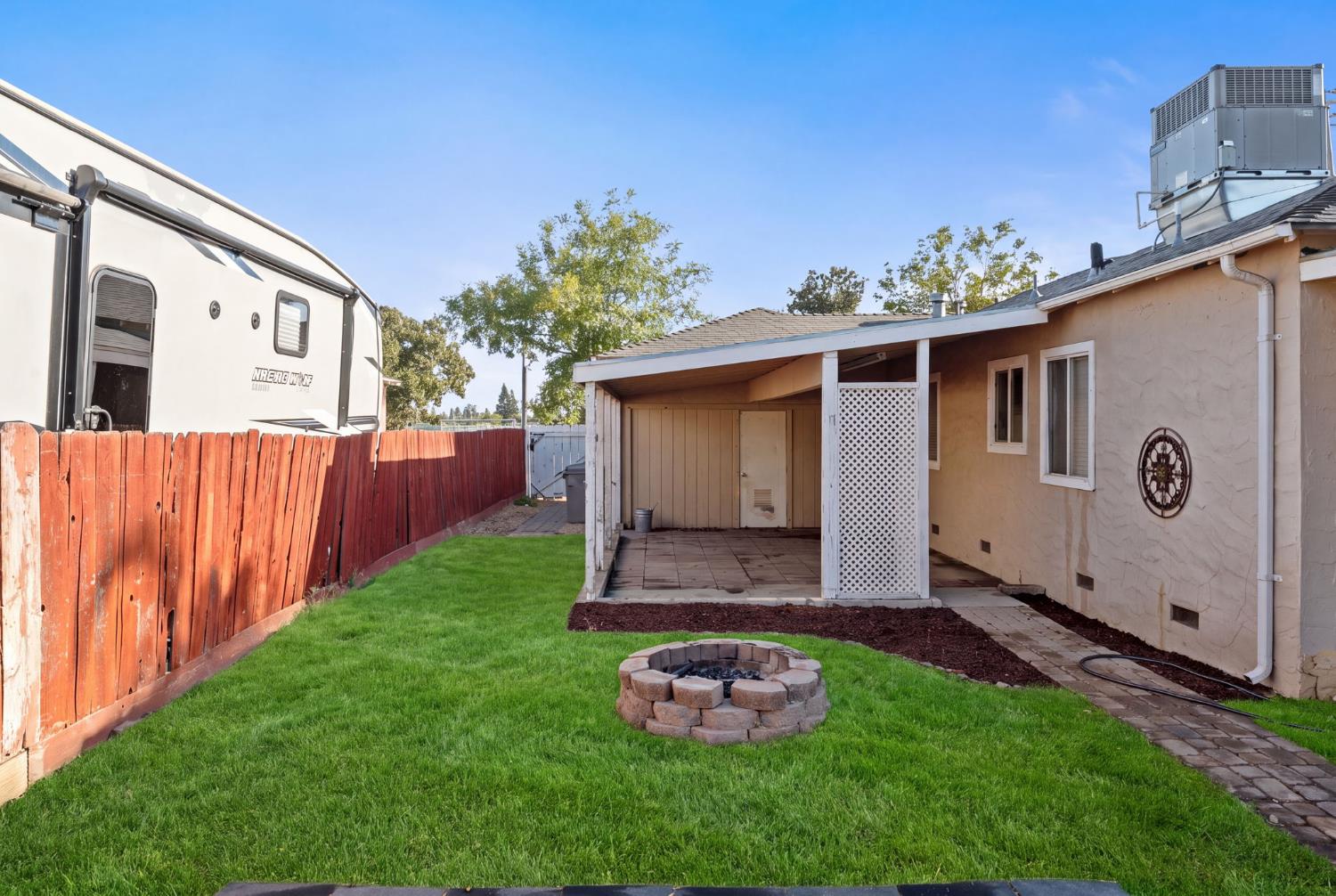 4012 E Clinton Ave, Fresno, CA 93703