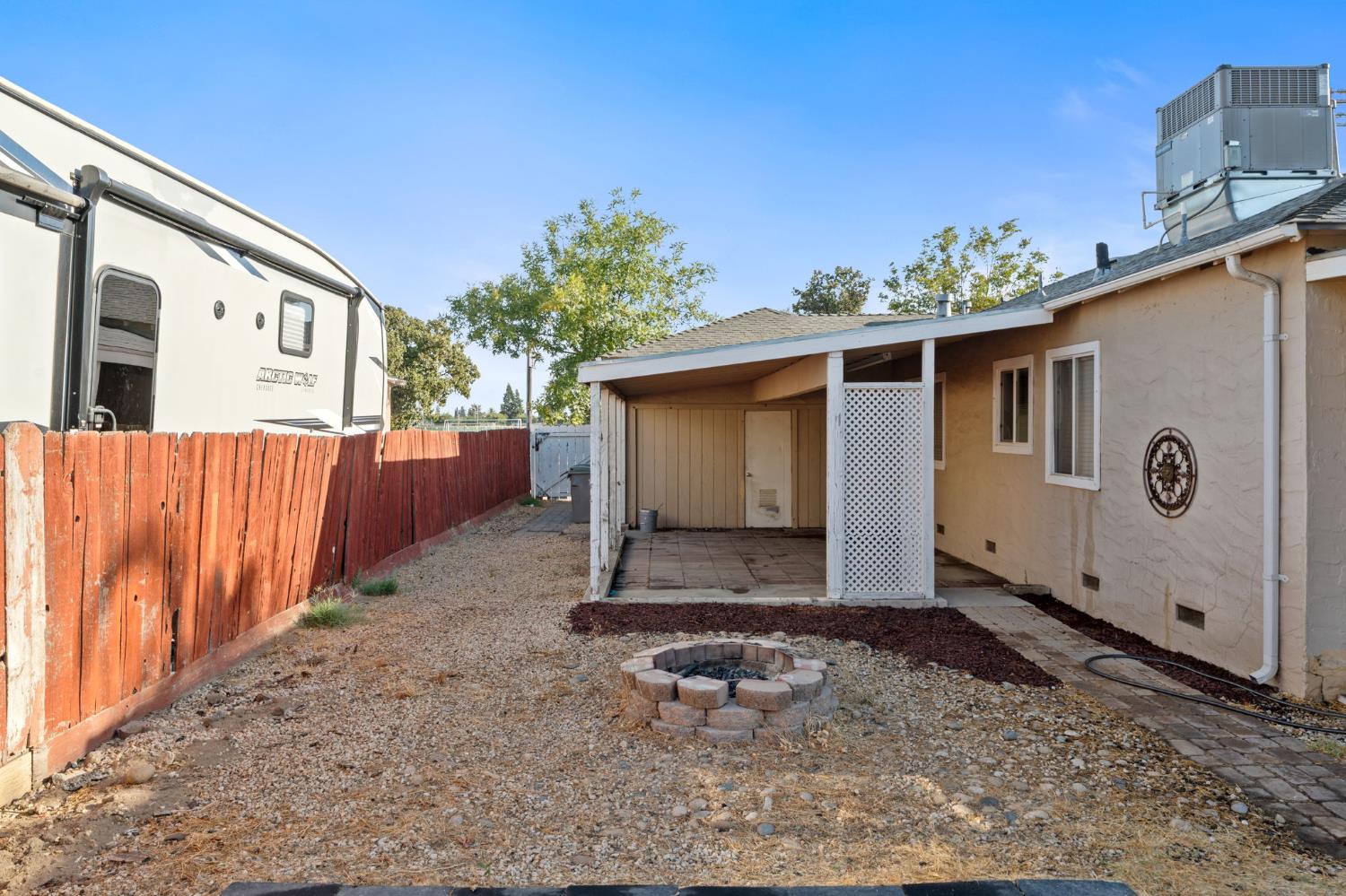 4012 E Clinton Ave, Fresno, CA 93703