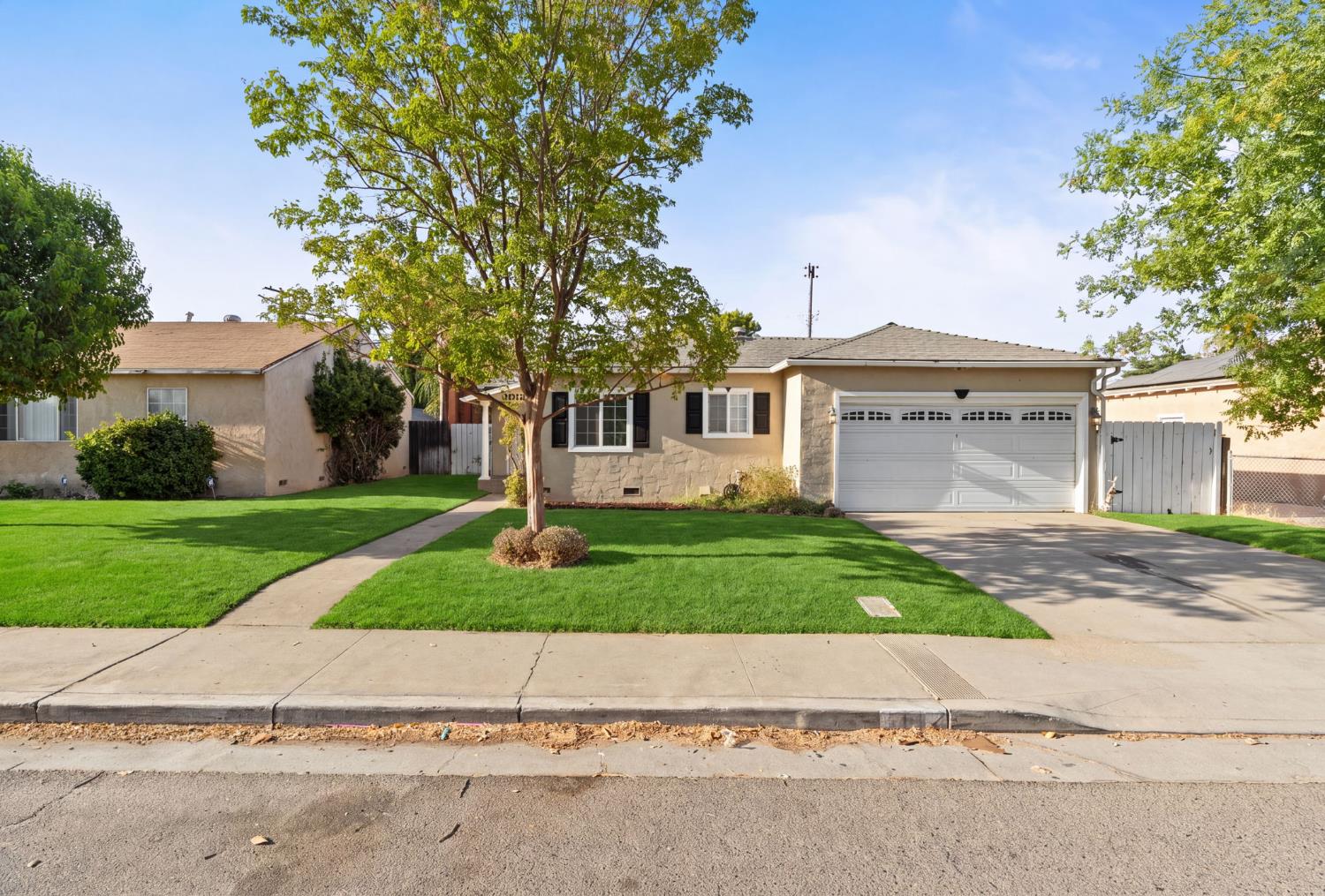4012 E Clinton Ave, Fresno, CA 93703