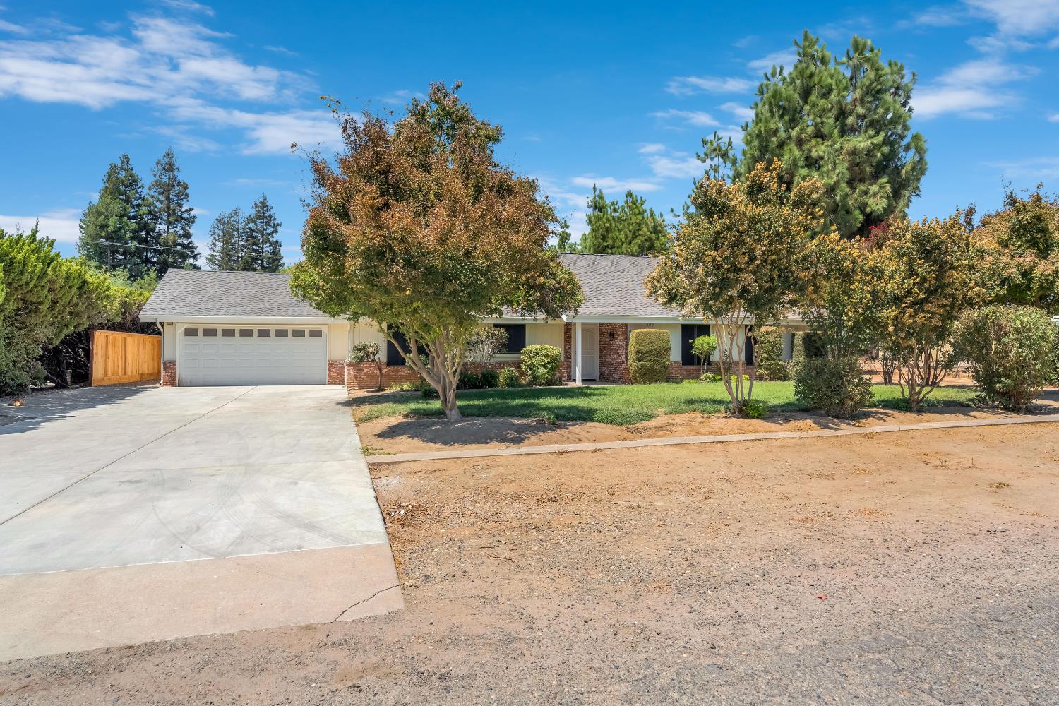 10784 Sierra View St, Madera, CA 93636