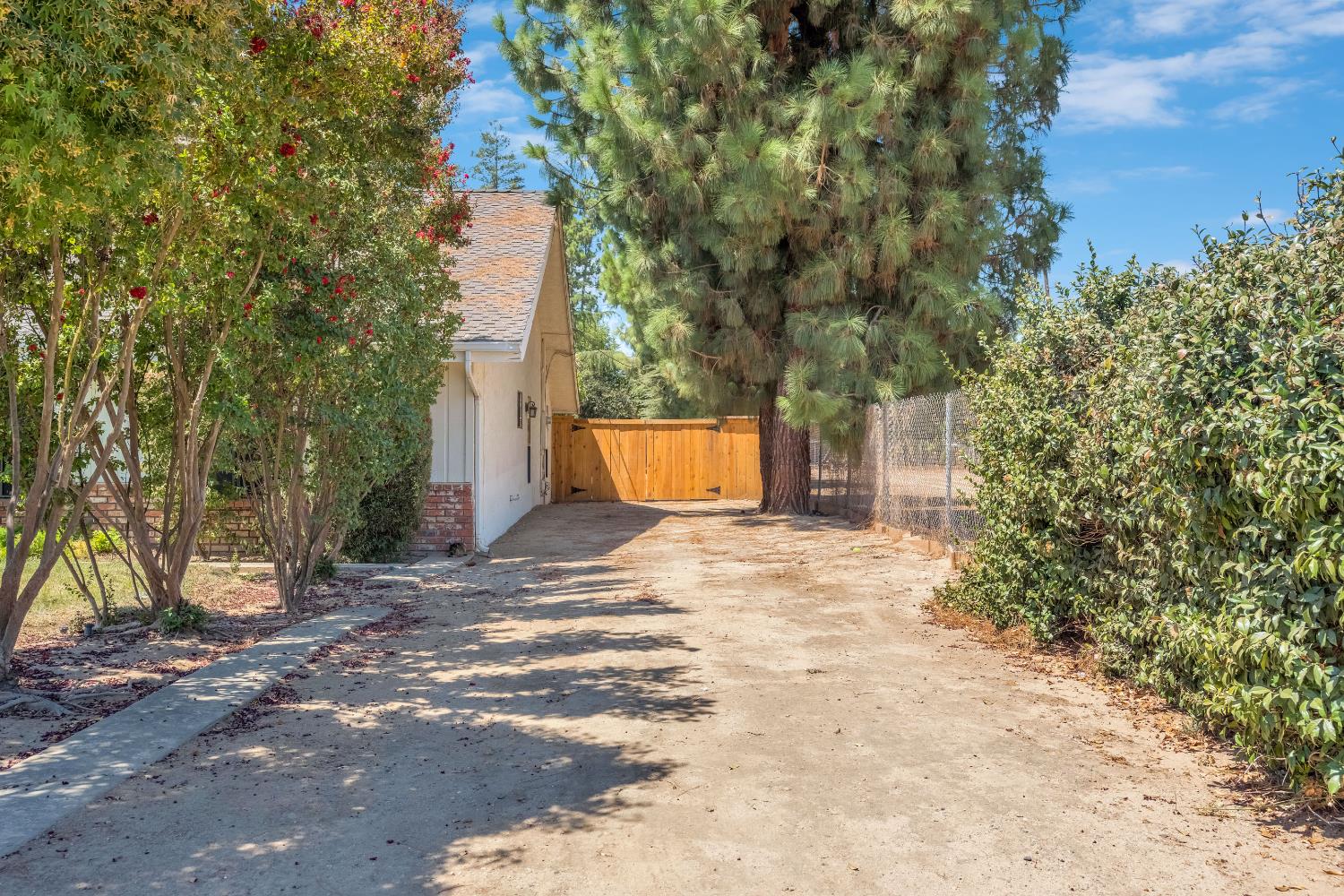 10784 Sierra View St, Madera, CA 93636