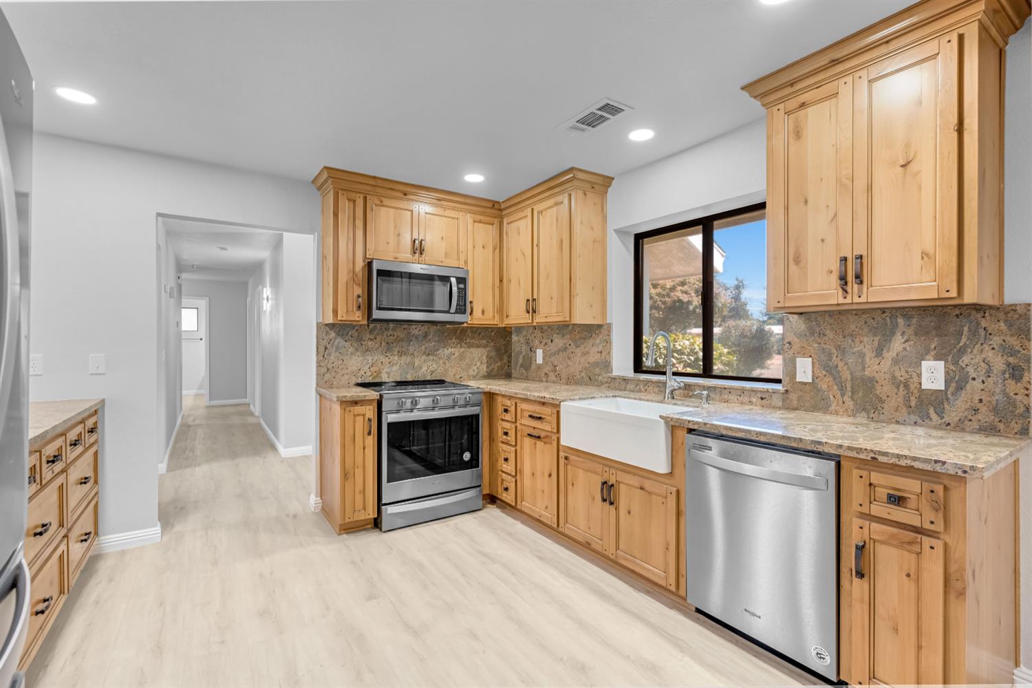 10784 Sierra View St, Madera, CA 93636