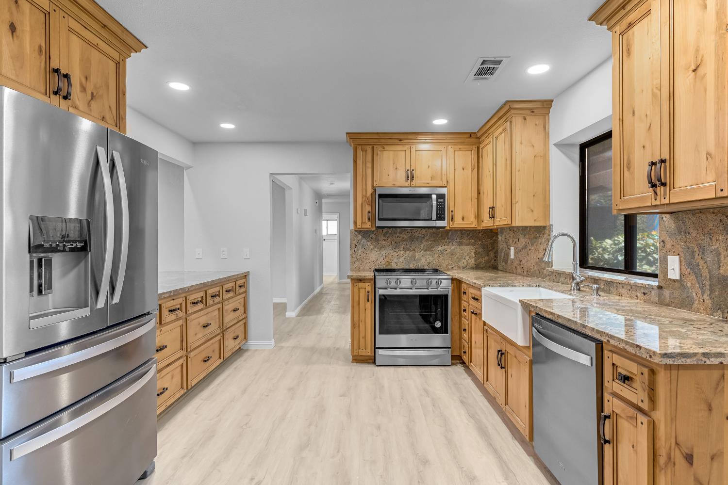10784 Sierra View St, Madera, CA 93636