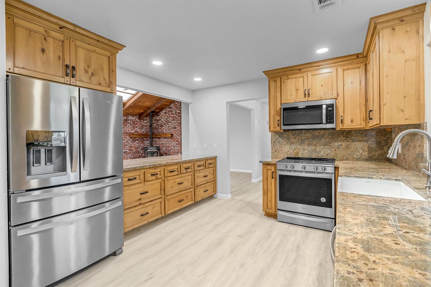 10784 Sierra View St, Madera, CA 93636