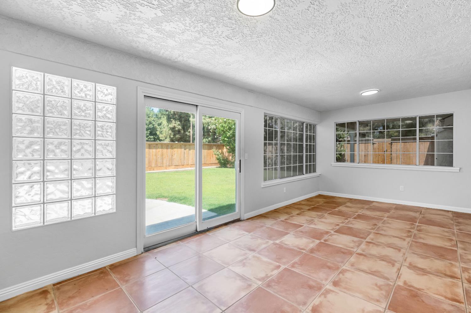 10784 Sierra View St, Madera, CA 93636