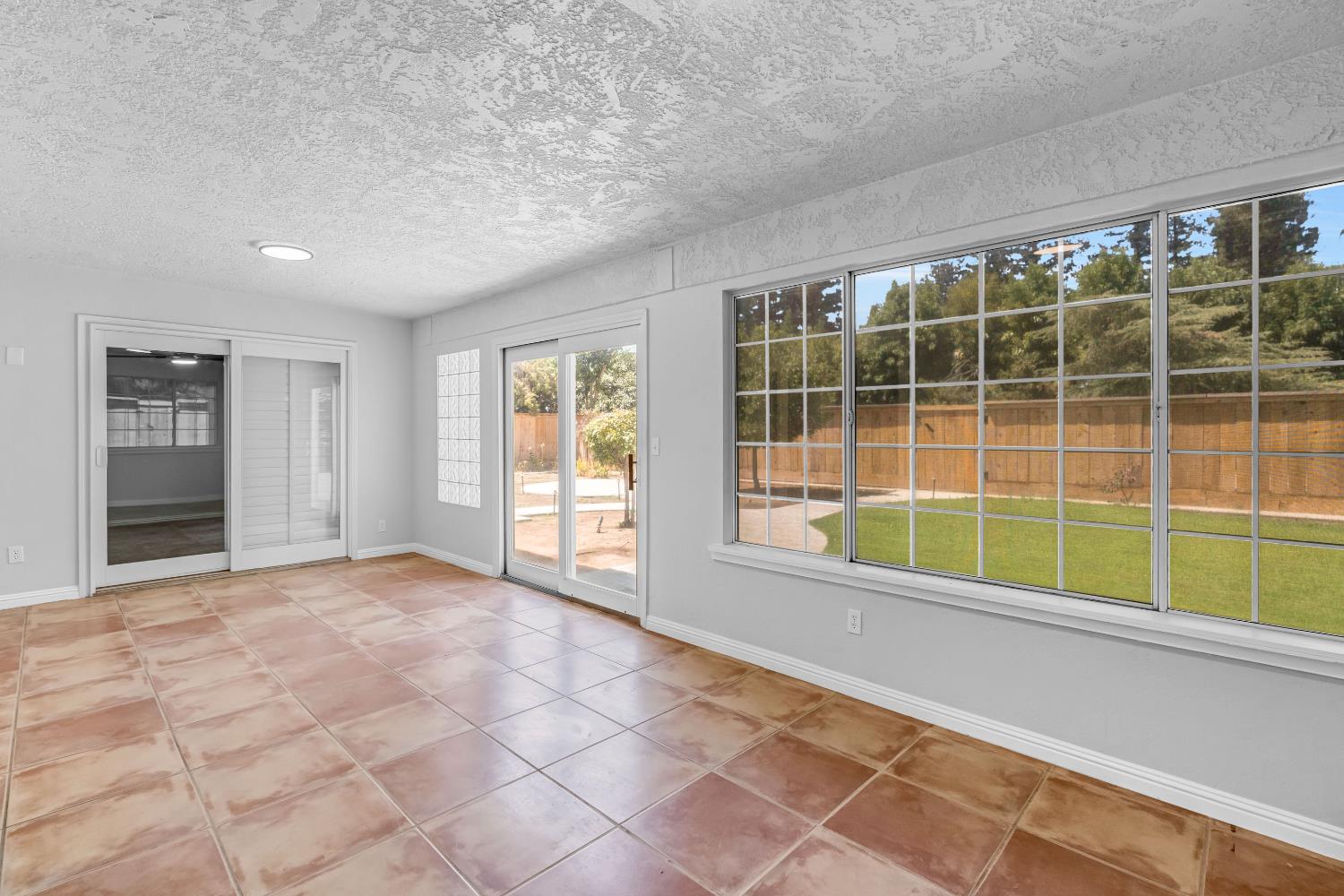 10784 Sierra View St, Madera, CA 93636