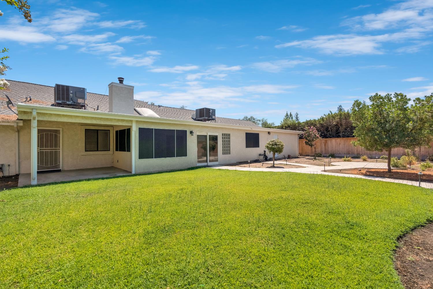 10784 Sierra View St, Madera, CA 93636