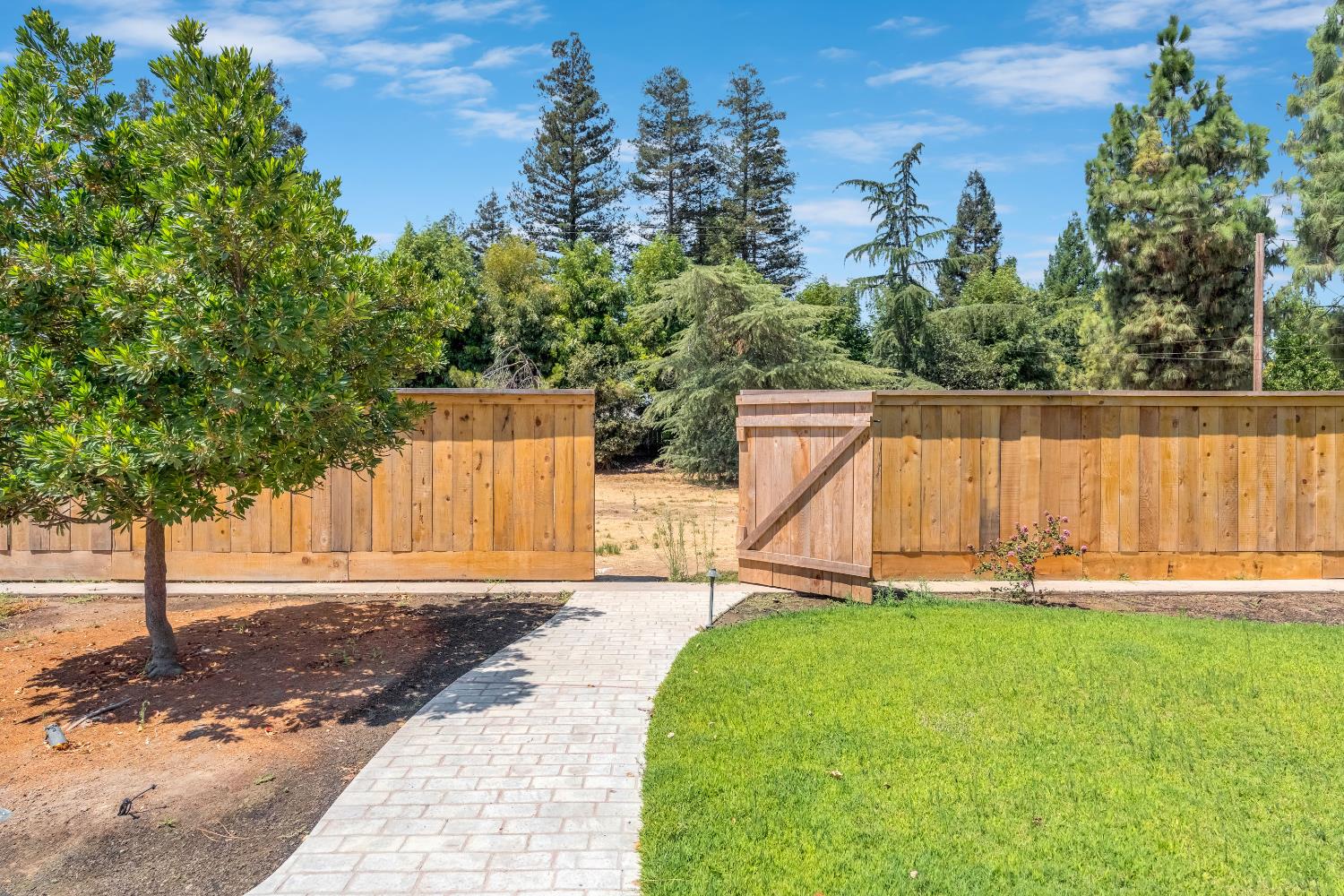 10784 Sierra View St, Madera, CA 93636