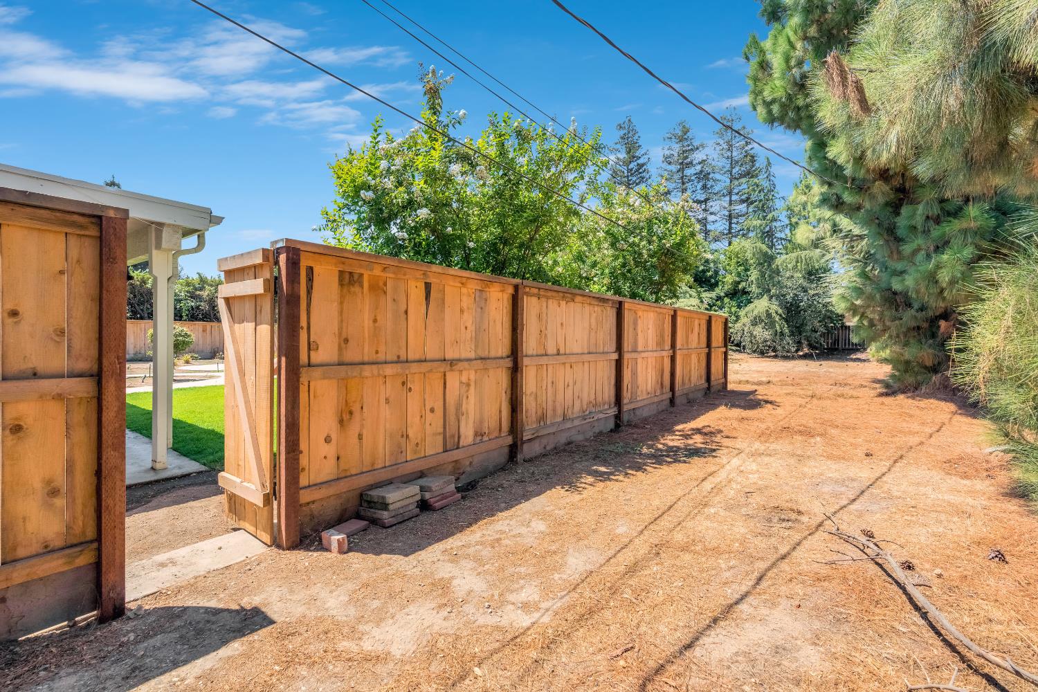 10784 Sierra View St, Madera, CA 93636