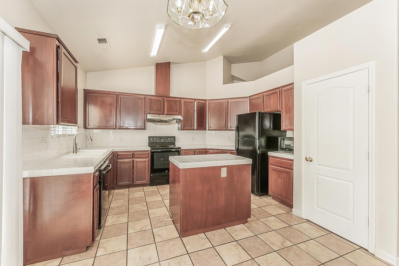 7246 N Laval Ave, Fresno, CA 93720