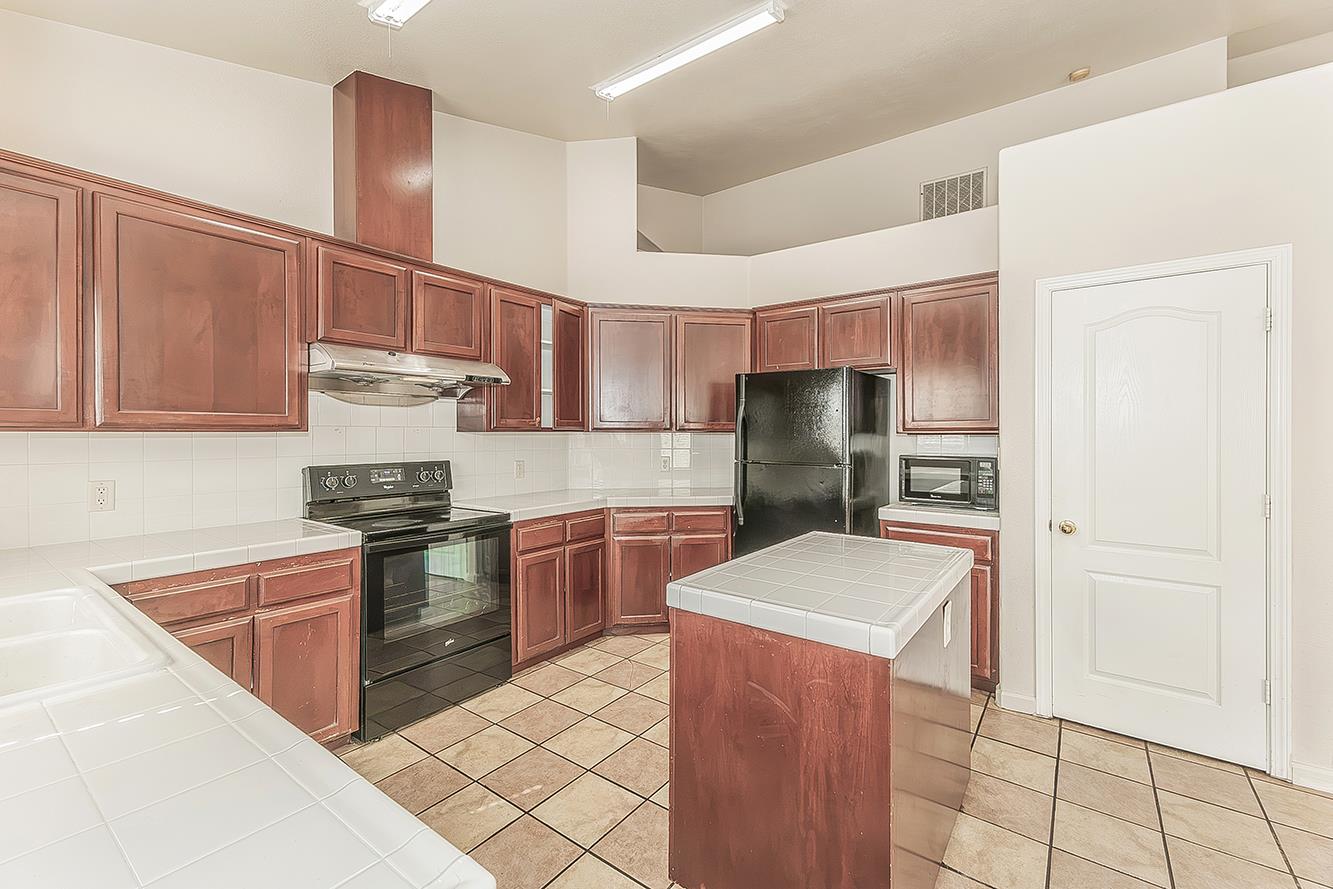 7246 N Laval Ave, Fresno, CA 93720