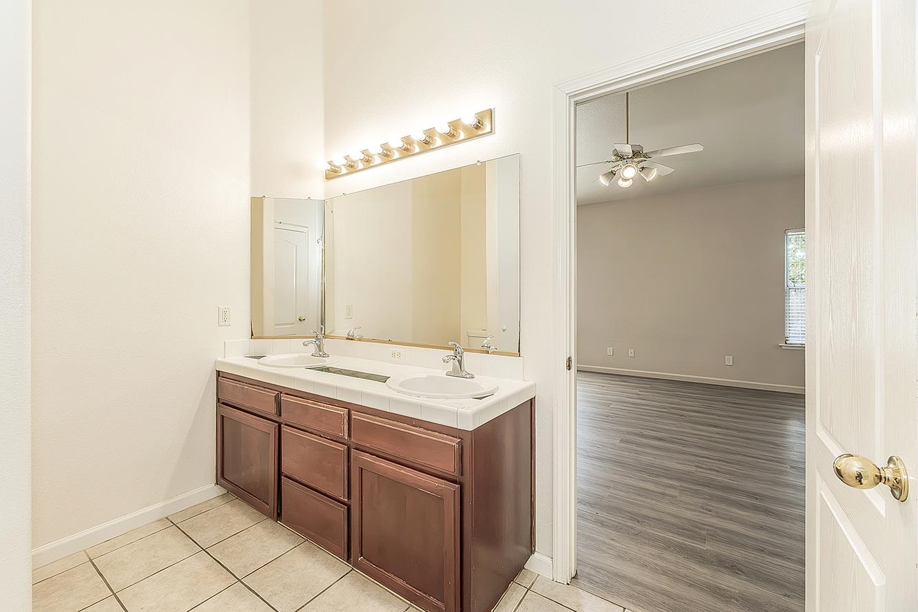 7246 N Laval Ave, Fresno, CA 93720