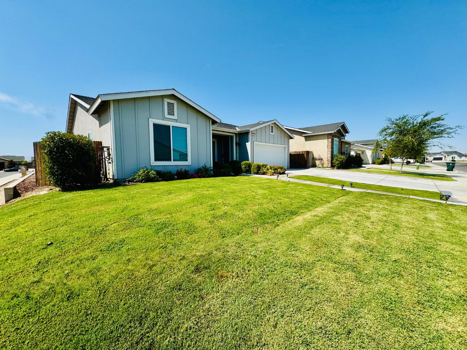 5804 Hawthorn Tree Ln, Bakersfield, CA 93313