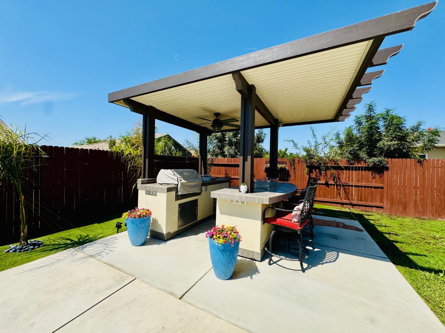5804 Hawthorn Tree Ln, Bakersfield, CA 93313