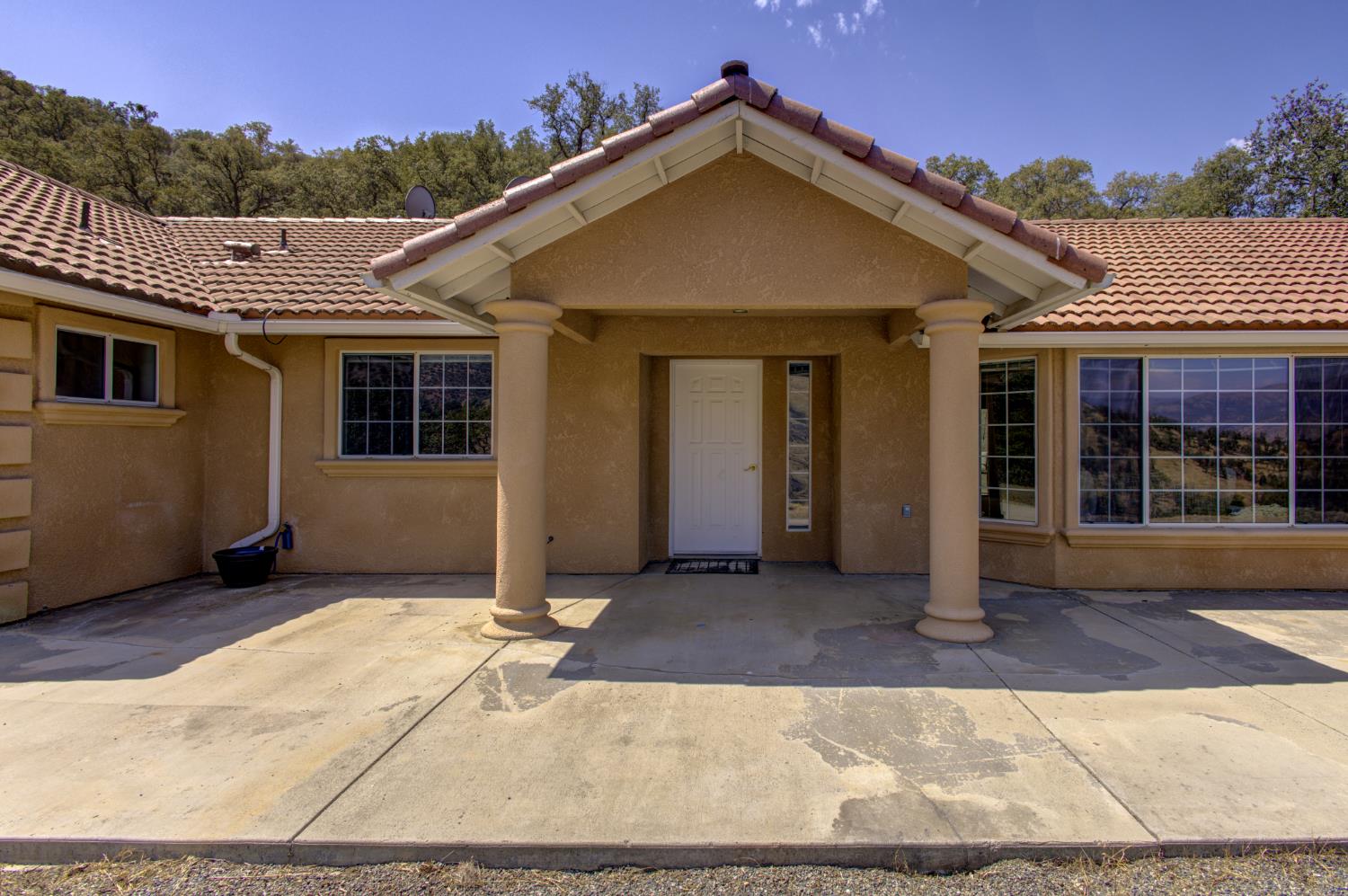 27557 Paradise Valley Ln, Clovis, CA 93619