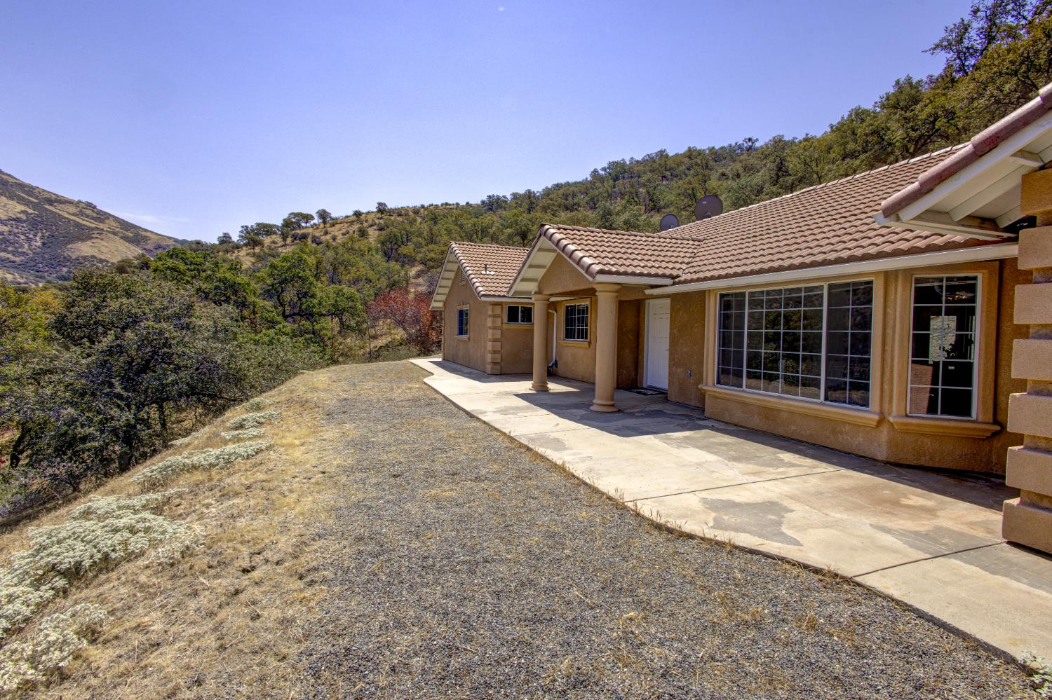 27557 Paradise Valley Ln, Clovis, CA 93619