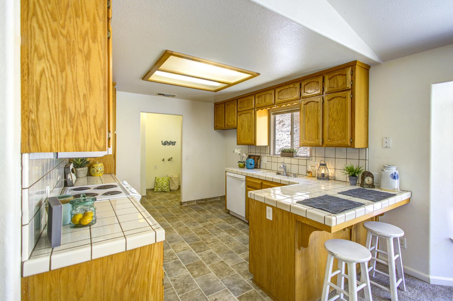 27557 Paradise Valley Ln, Clovis, CA 93619