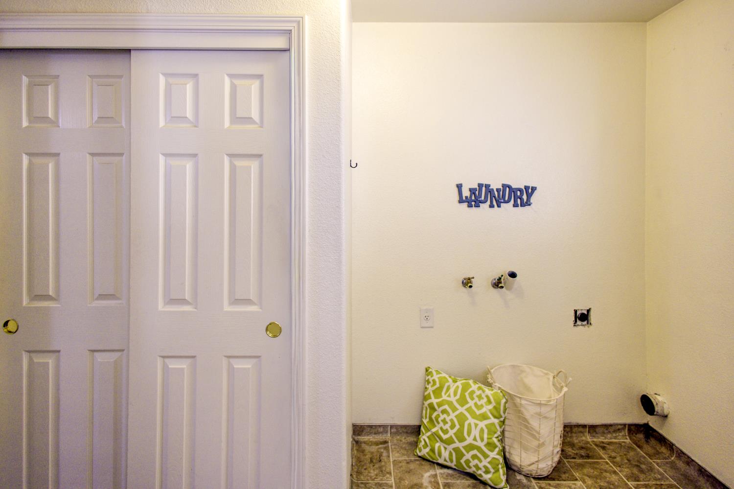27557 Paradise Valley Ln, Clovis, CA 93619