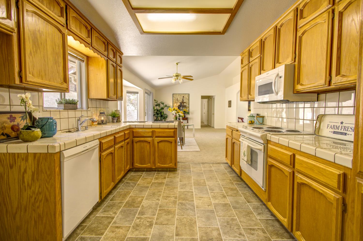 27557 Paradise Valley Ln, Clovis, CA 93619