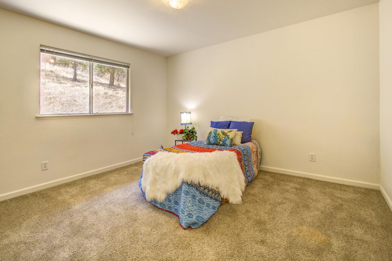 27557 Paradise Valley Ln, Clovis, CA 93619