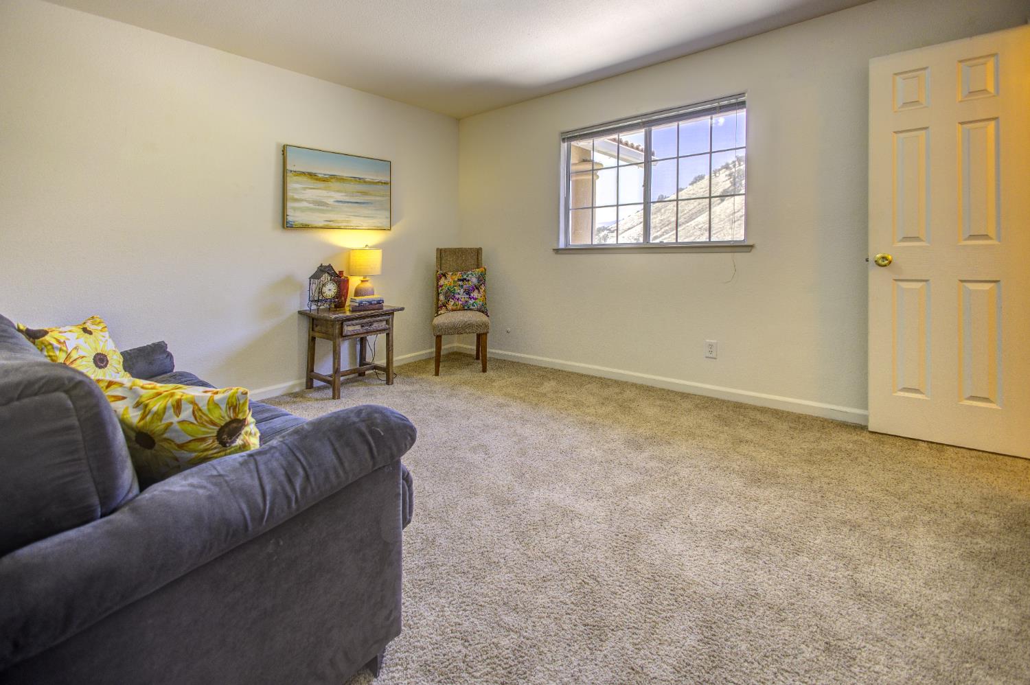 27557 Paradise Valley Ln, Clovis, CA 93619