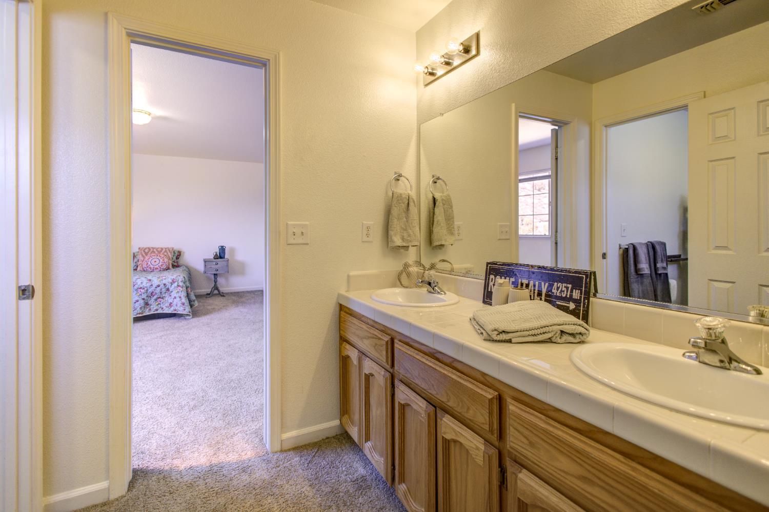 27557 Paradise Valley Ln, Clovis, CA 93619