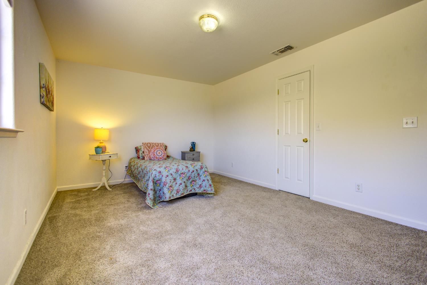 27557 Paradise Valley Ln, Clovis, CA 93619