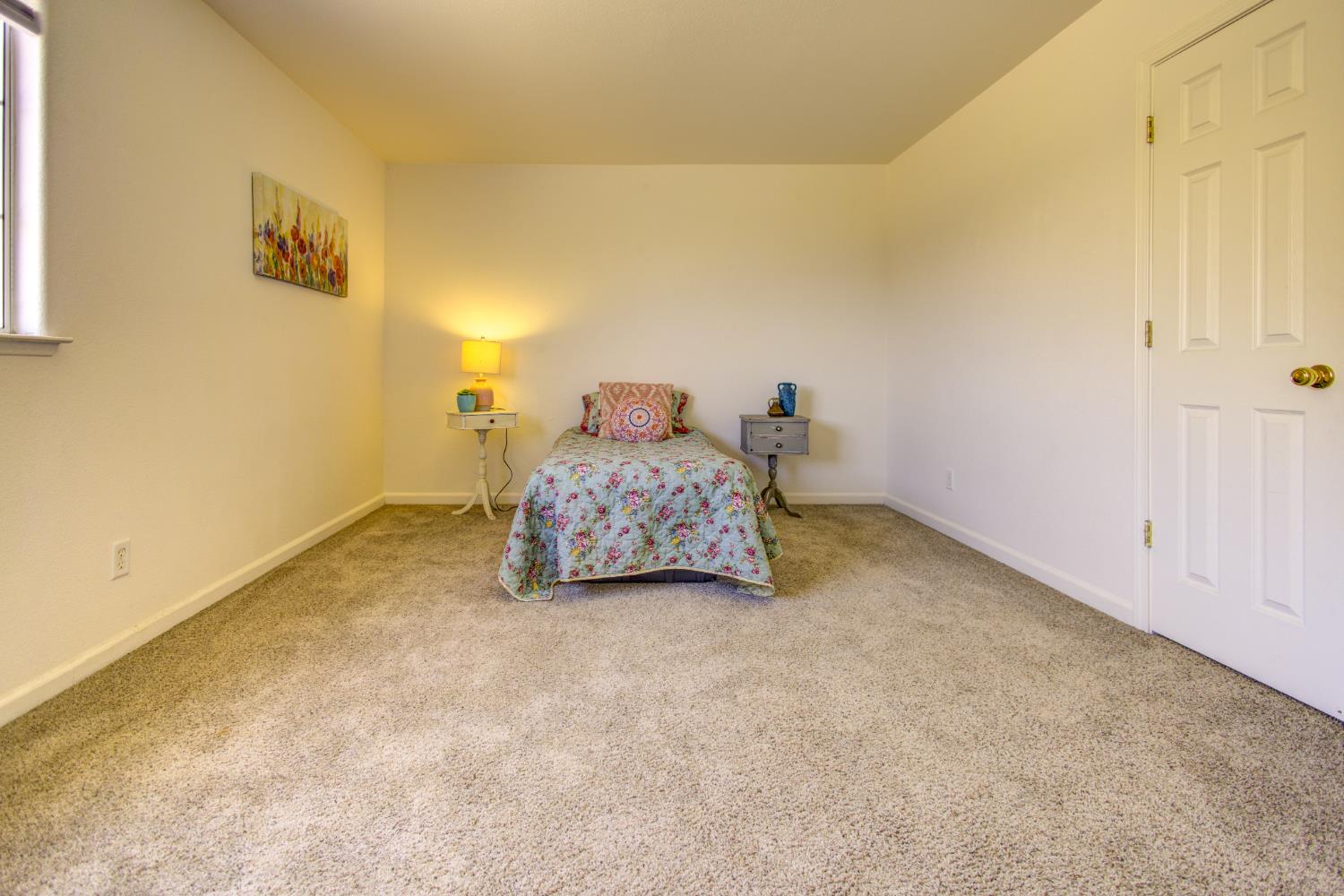 27557 Paradise Valley Ln, Clovis, CA 93619