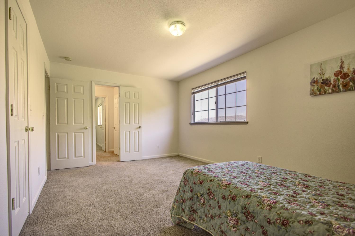 27557 Paradise Valley Ln, Clovis, CA 93619