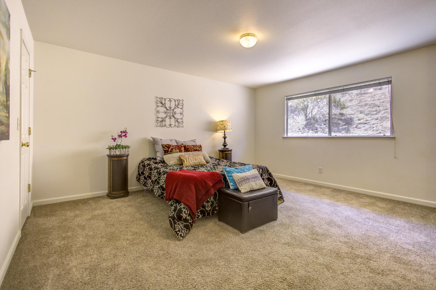 27557 Paradise Valley Ln, Clovis, CA 93619