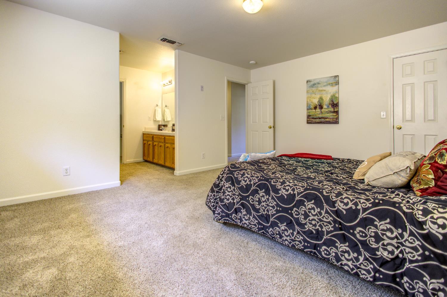 27557 Paradise Valley Ln, Clovis, CA 93619