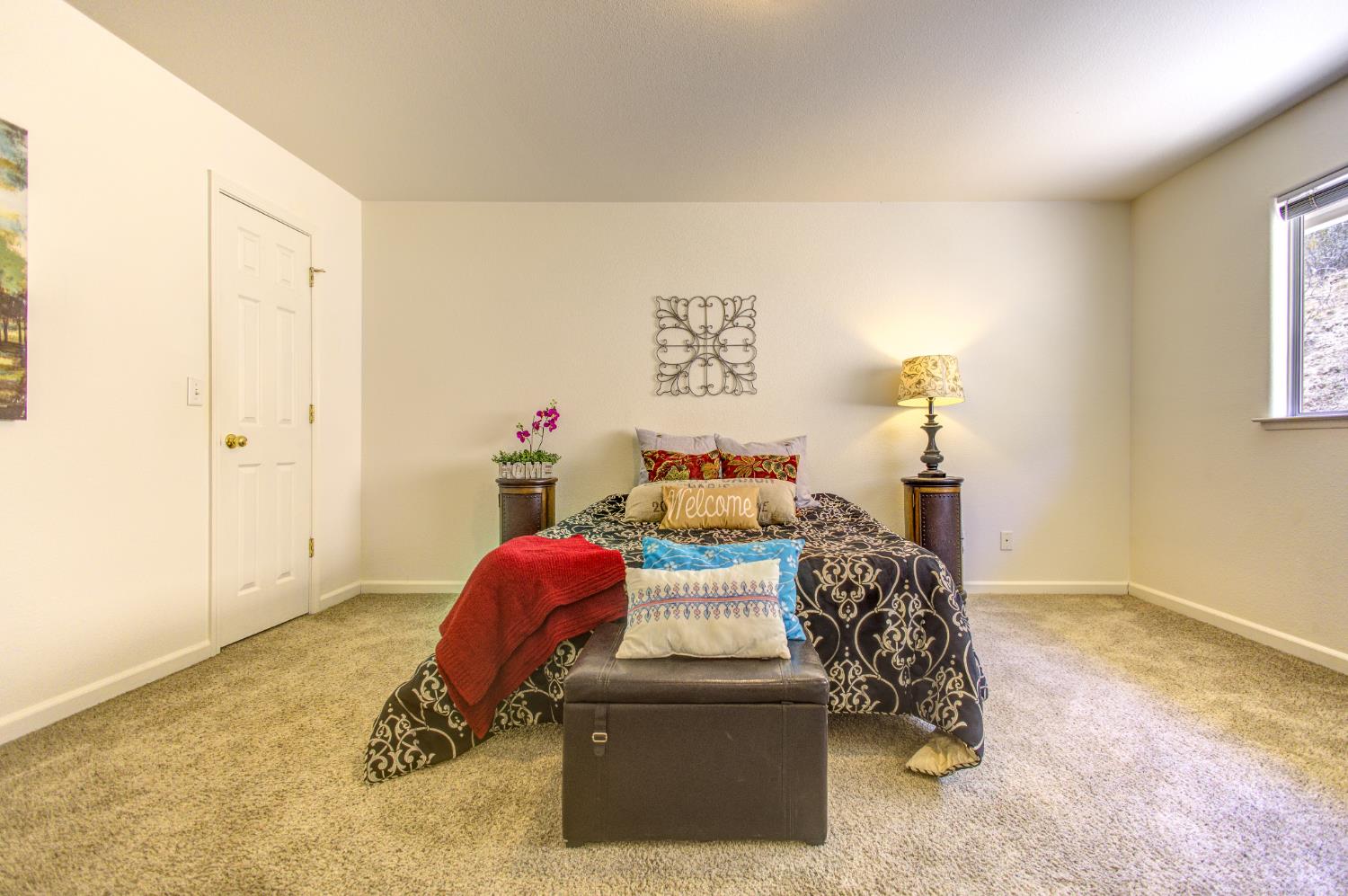 27557 Paradise Valley Ln, Clovis, CA 93619