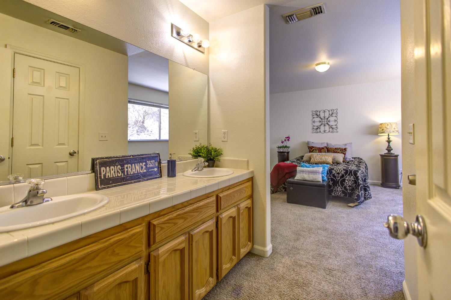 27557 Paradise Valley Ln, Clovis, CA 93619