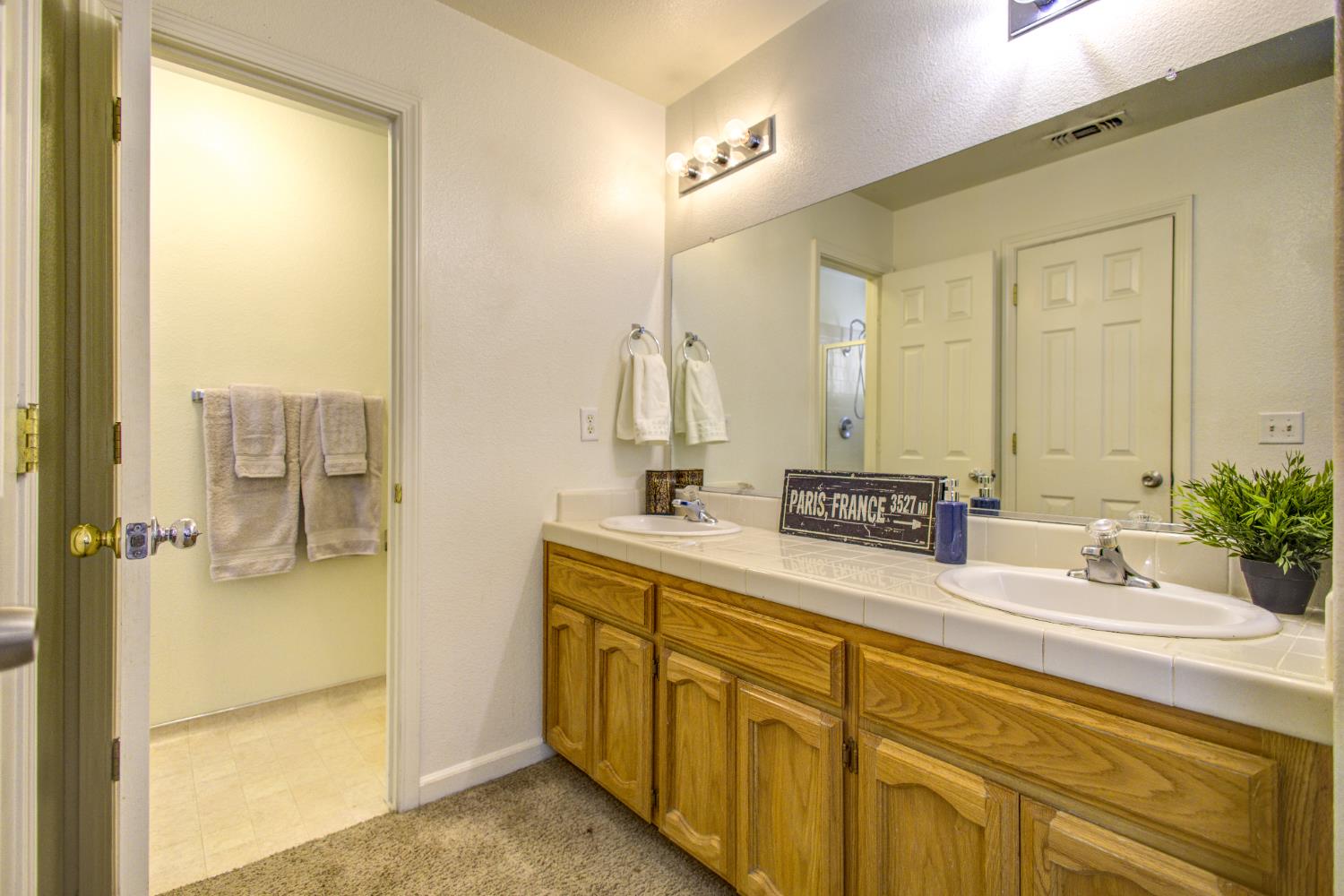 27557 Paradise Valley Ln, Clovis, CA 93619