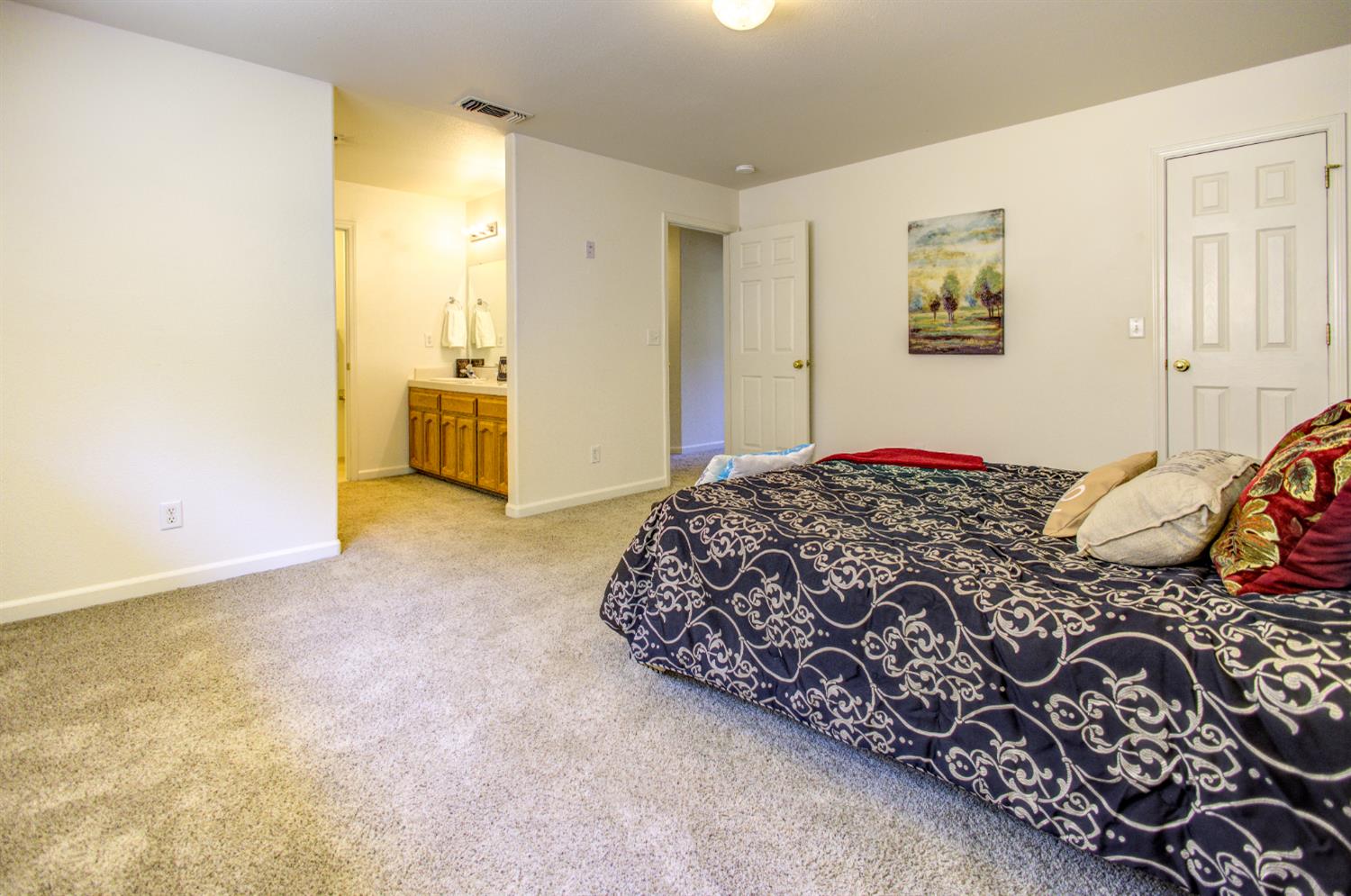 27557 Paradise Valley Ln, Clovis, CA 93619
