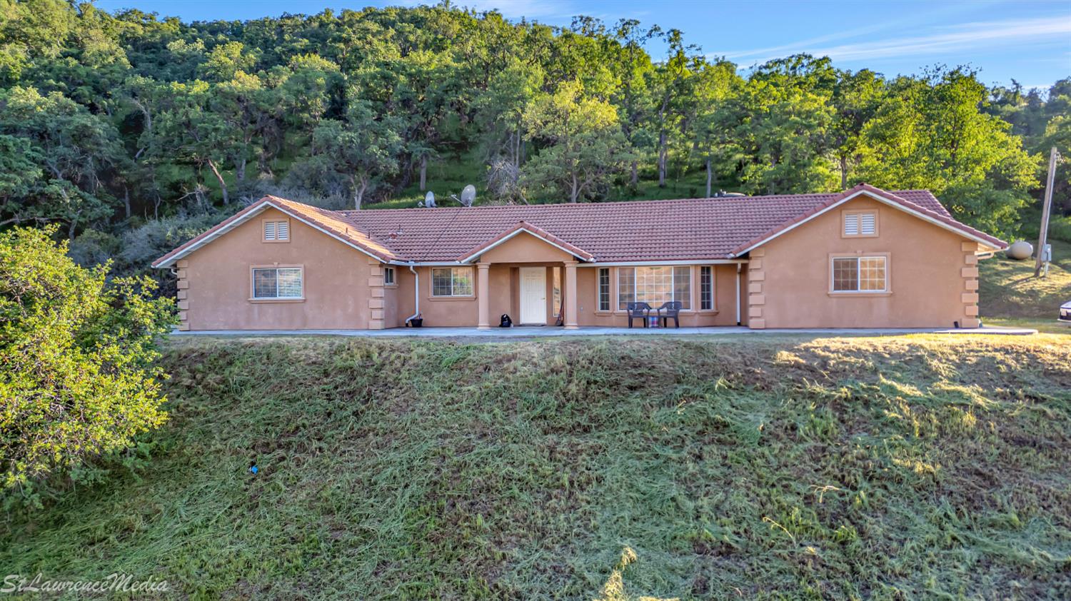 27557 Paradise Valley Ln, Clovis, CA 93619