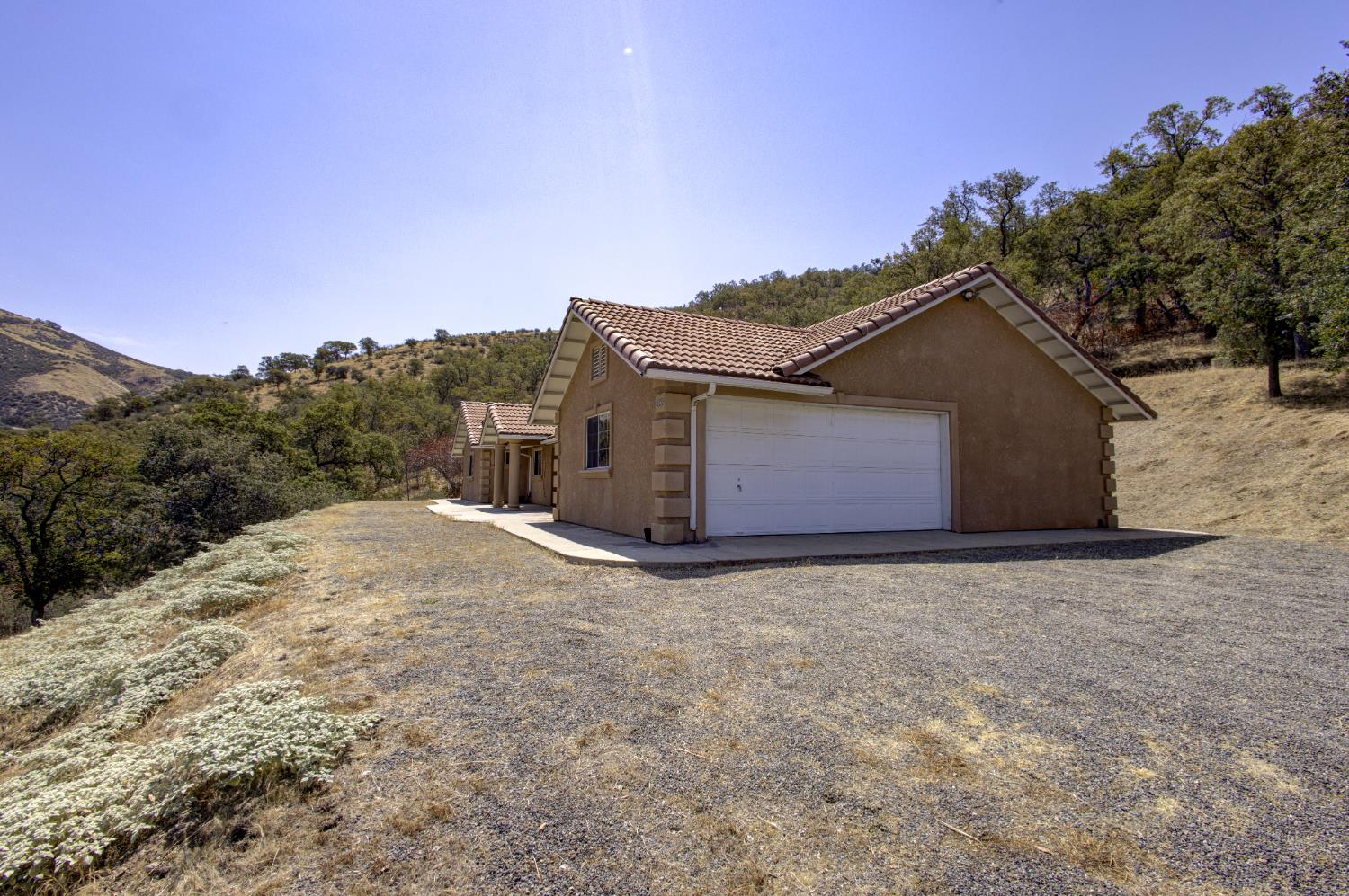 27557 Paradise Valley Ln, Clovis, CA 93619