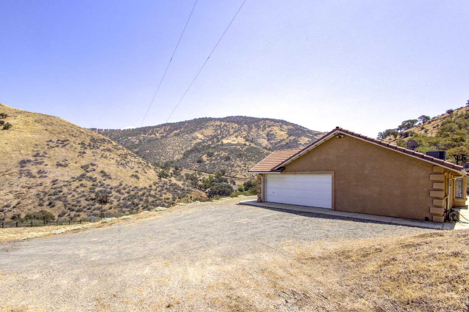 27557 Paradise Valley Ln, Clovis, CA 93619