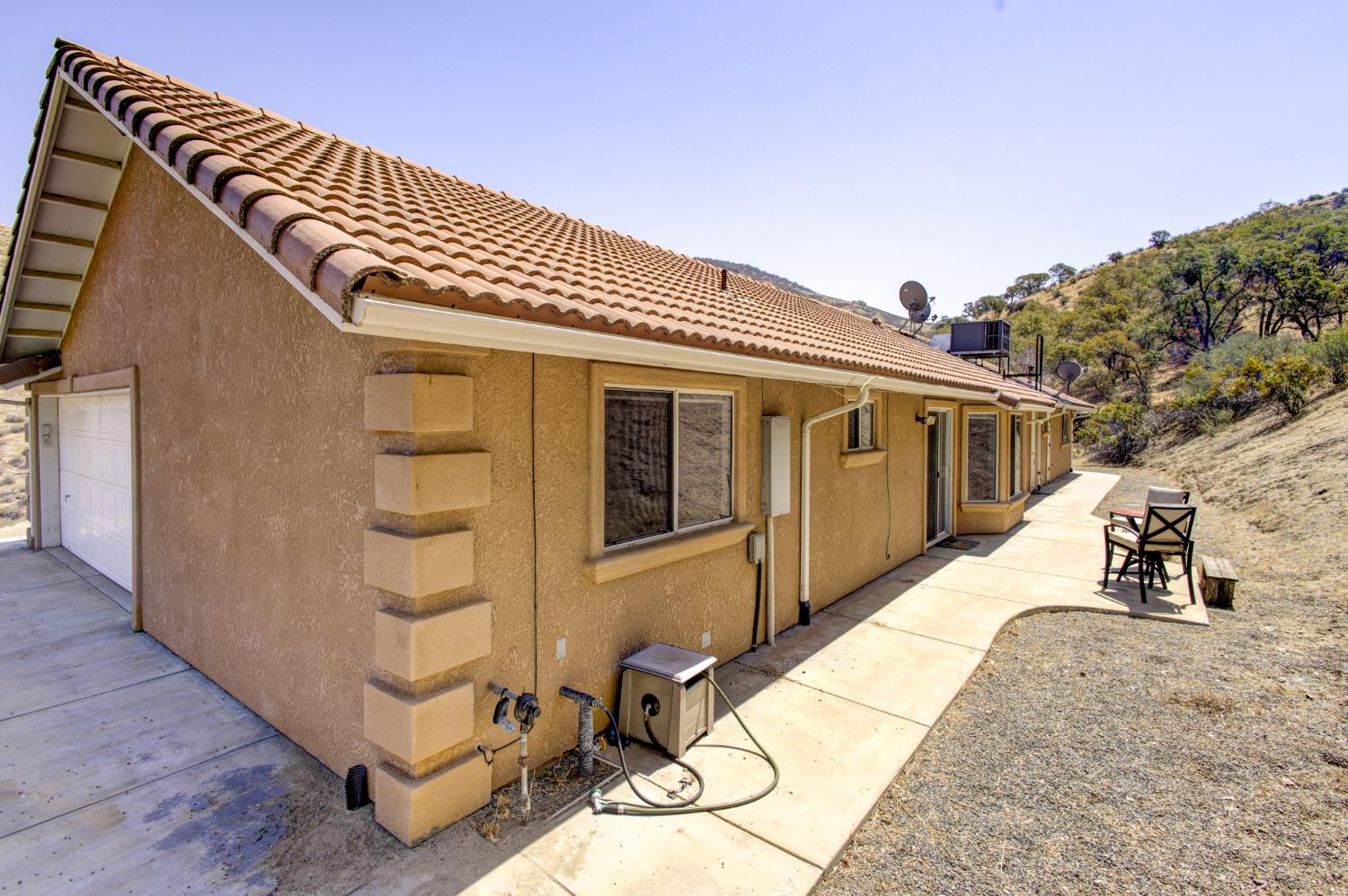 27557 Paradise Valley Ln, Clovis, CA 93619