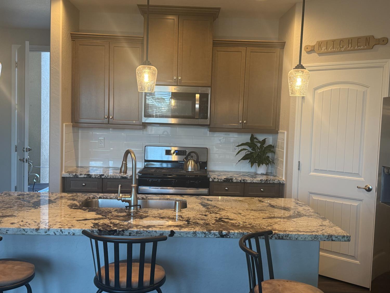 1187 Ambrosia Ln, Madera, CA 93638