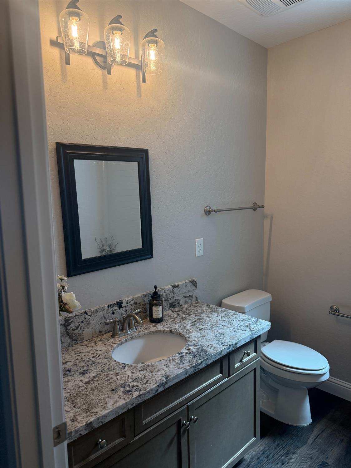 1187 Ambrosia Ln, Madera, CA 93638