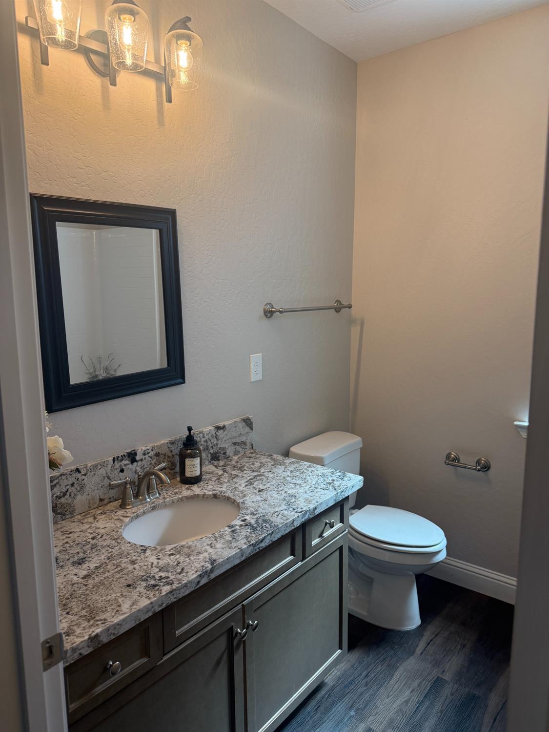 1187 Ambrosia Ln, Madera, CA 93638